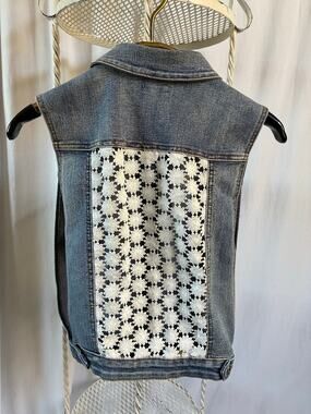 ChiQle Vest Boho Western Button Up Light Wash Denim Lace Back Open Sides Size Lg
